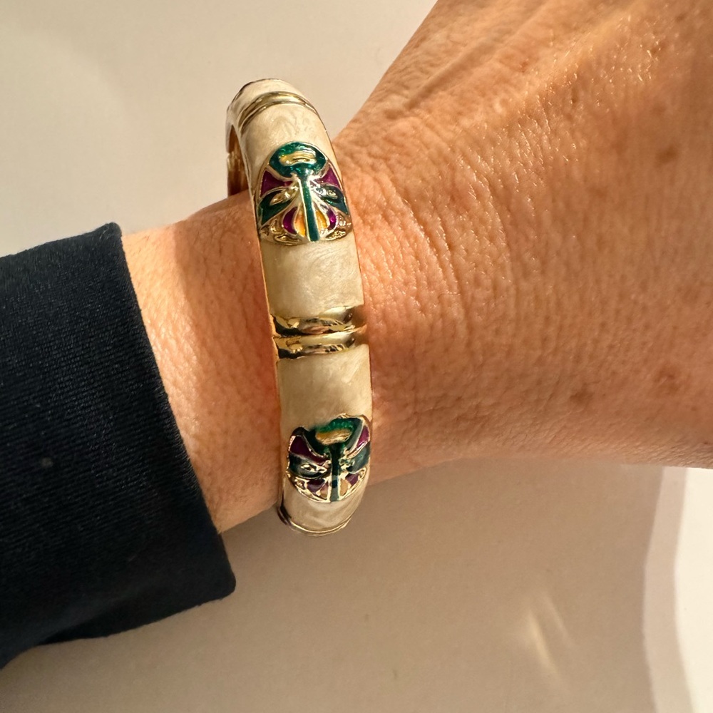 Jiu Long Xing Enamel Clamper Bracelet
